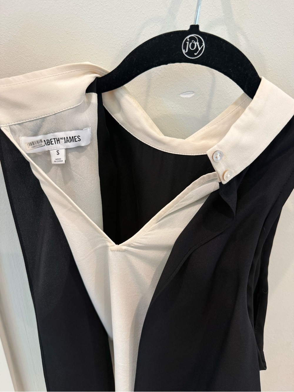 Elizabeth & James sleeveless silk colorblock shirt featuring a mock layer design - Picture 3 of 3